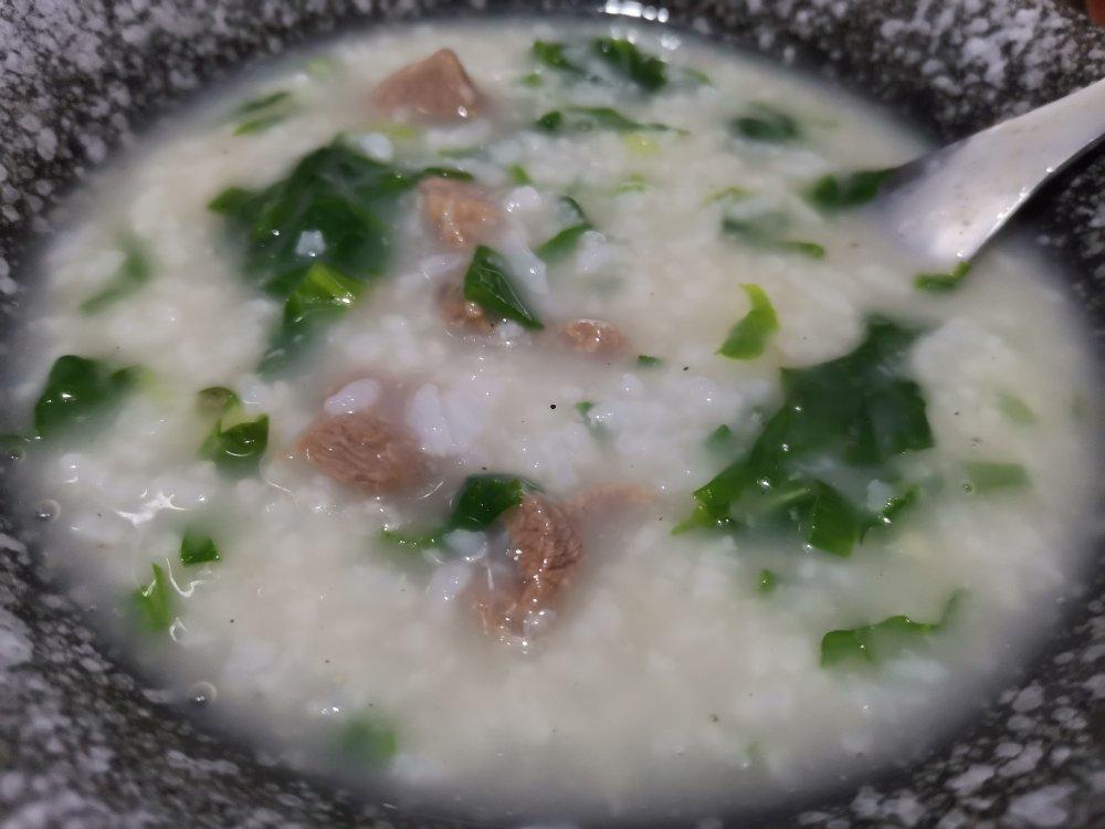 广式生菜丝牛肉粥