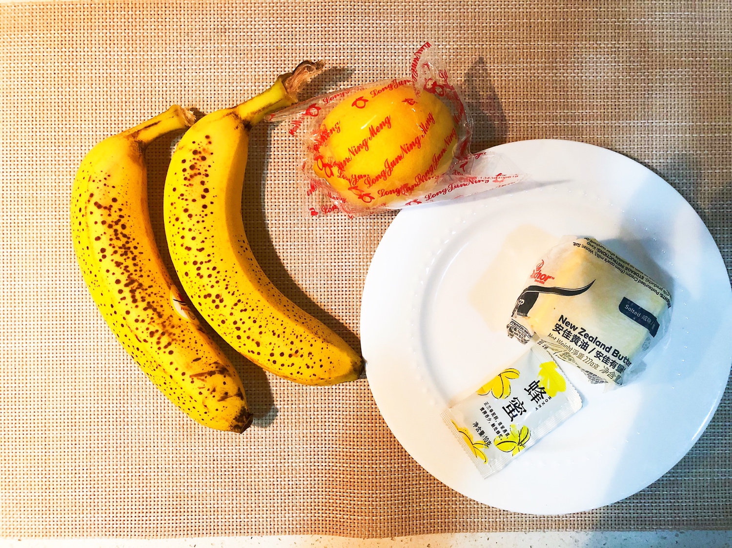五分钟完成低卡甜品—柠香黄油煎香蕉的做法 步骤1