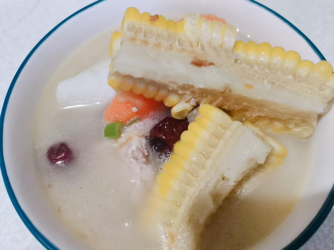 连吃三碗的玉米山药排骨汤