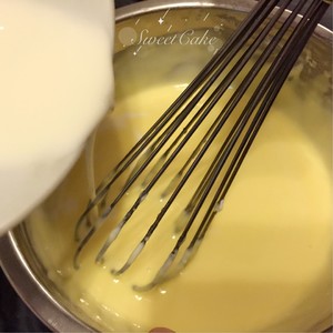 完美轻乳酪芝士蛋糕（不开裂、不回缩、不收腰、入口即融）的做法 步骤7