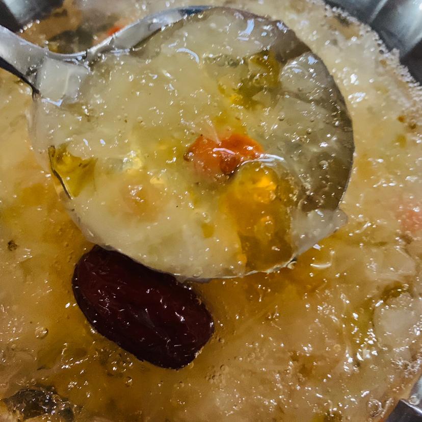 桃胶皂角米雪燕羹