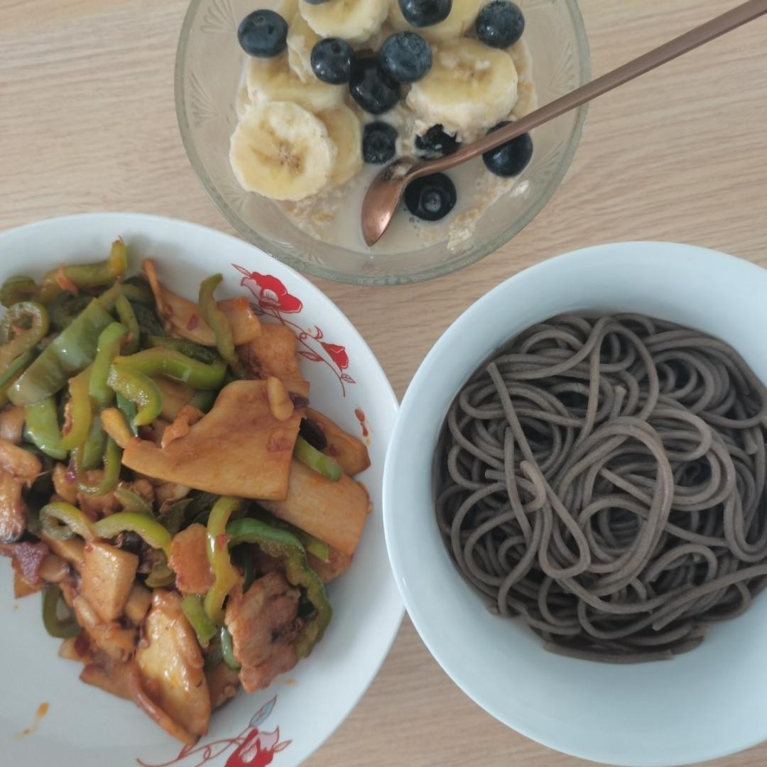 五花肉爆炒杏鲍菇