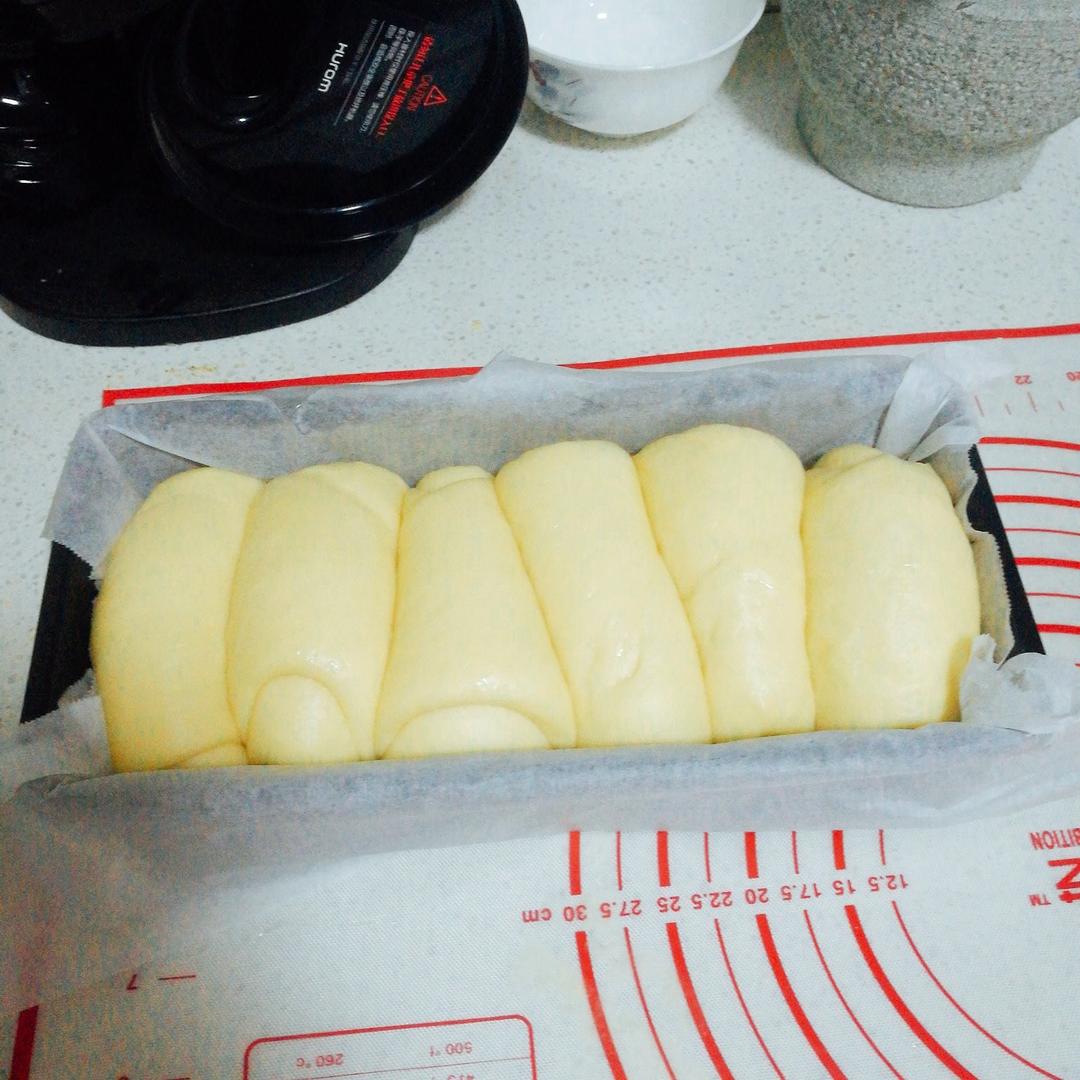 吐司面包（详解制作—手工揉面全过程）
