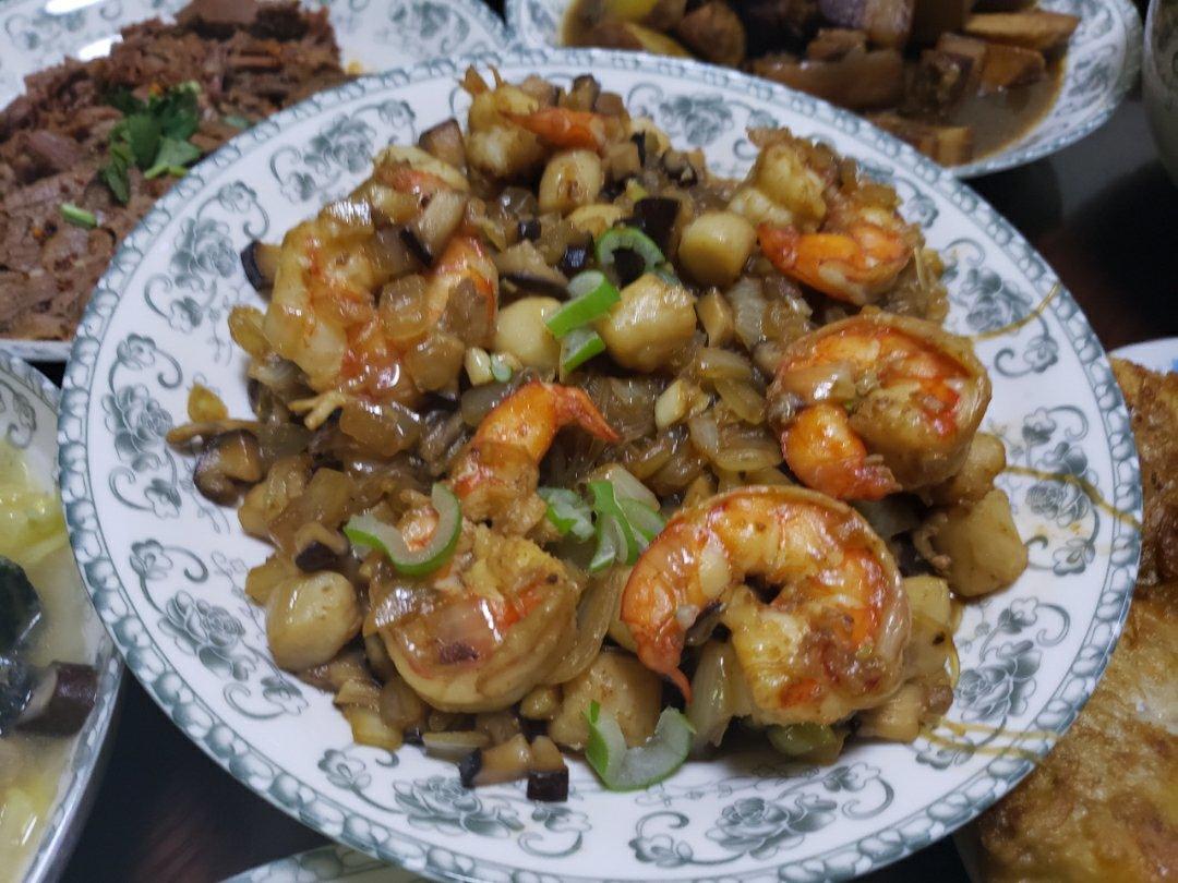去餐厅必点的粤式虾皇粉丝煲