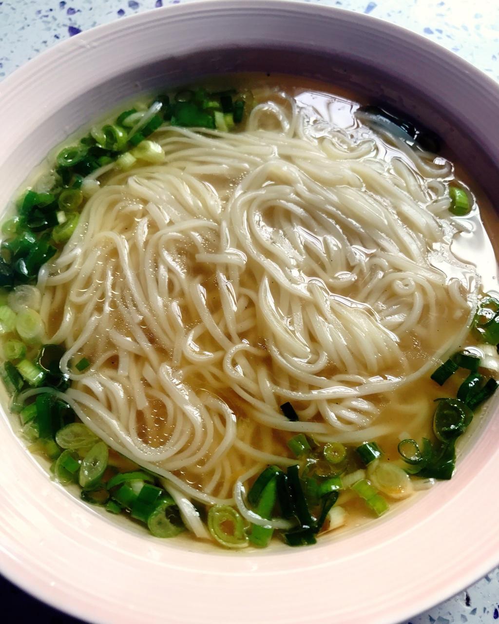 郭郭郭郭郭秋慧做的葱油面(简易版)