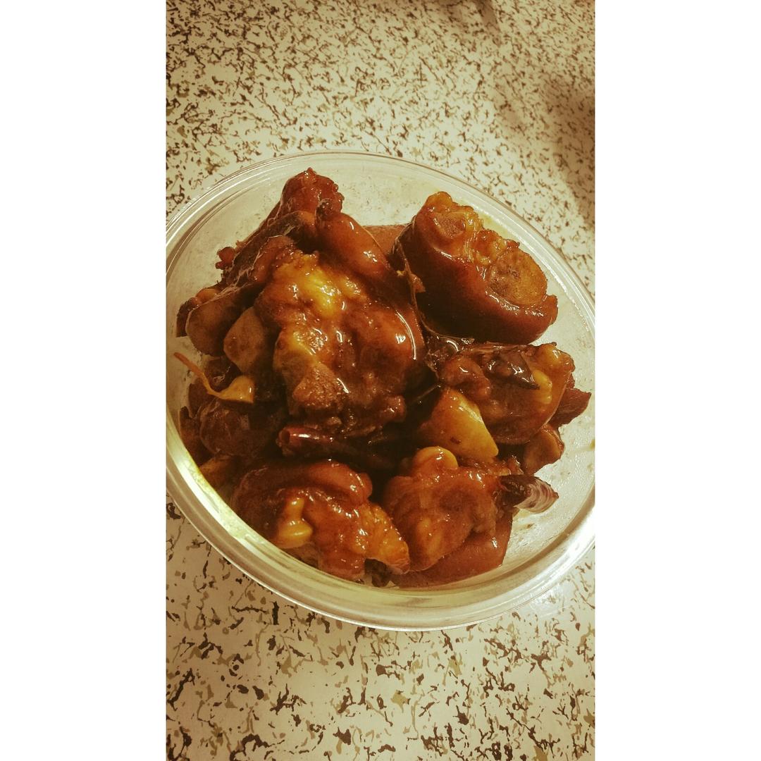 美味的家常菜：红烧猪蹄