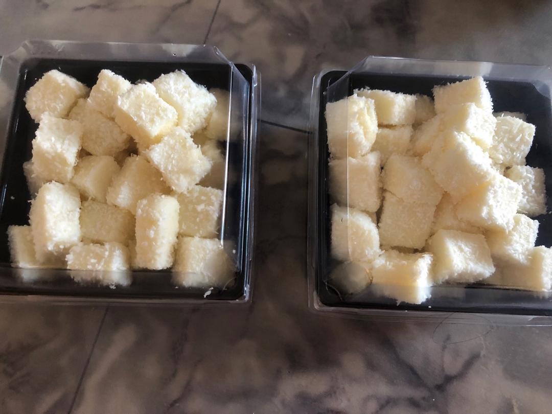 【视频】85度C 椰蓉牛奶小方～不用烤箱的夏日甜点