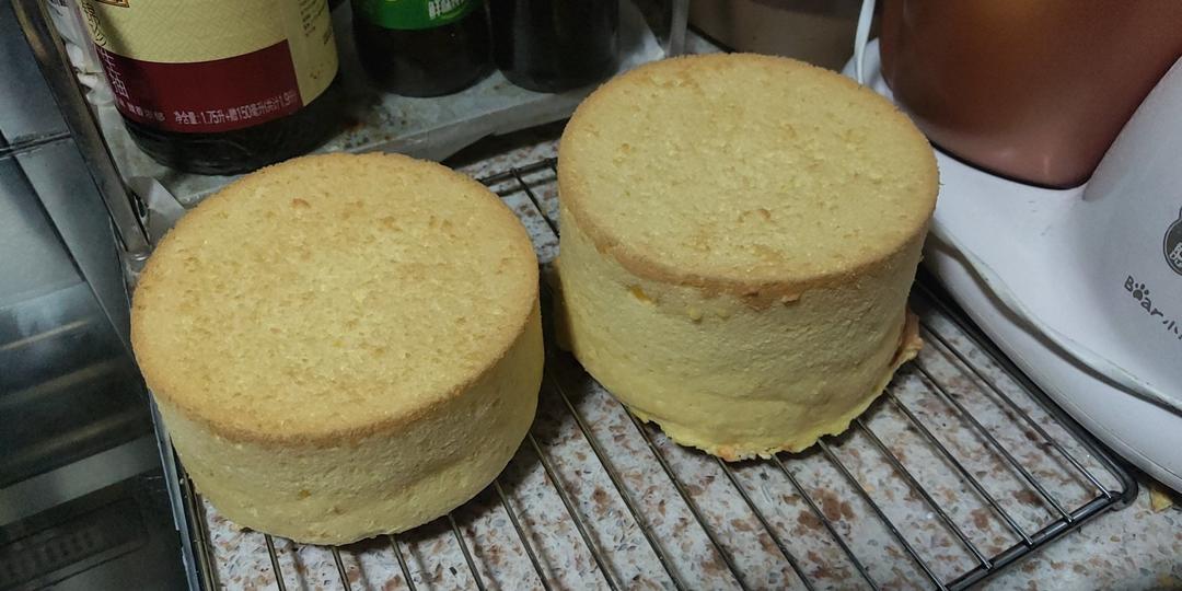 视频【软到捏不住的戚风蛋糕】新手必学，不再被气疯！