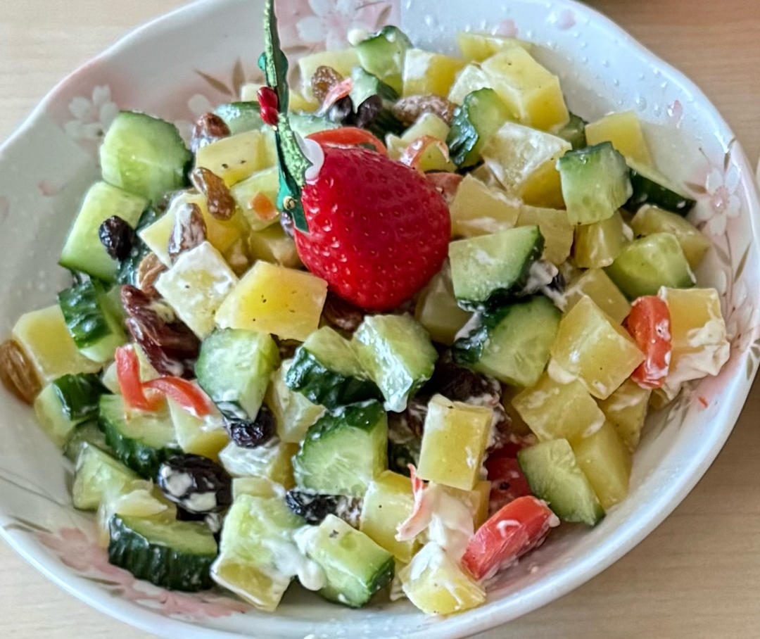 办公室土豆黄瓜素沙拉