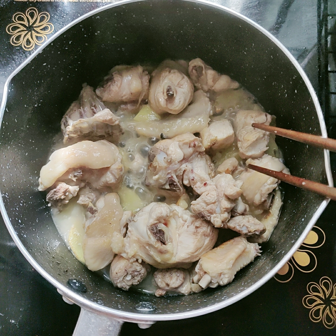 小炖盅红菇炖鸡汤的做法 步骤6