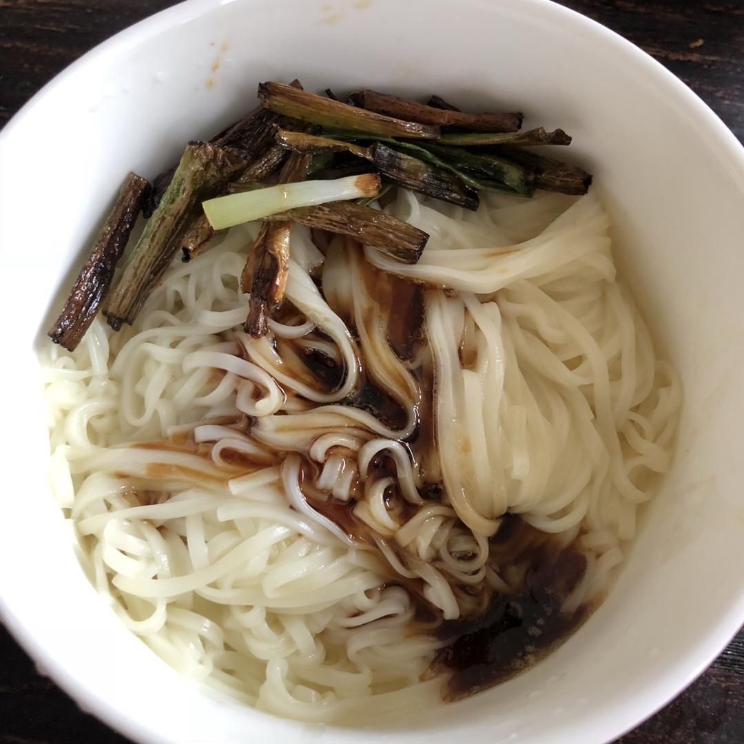 10分钟搞定的一碗葱油拌面