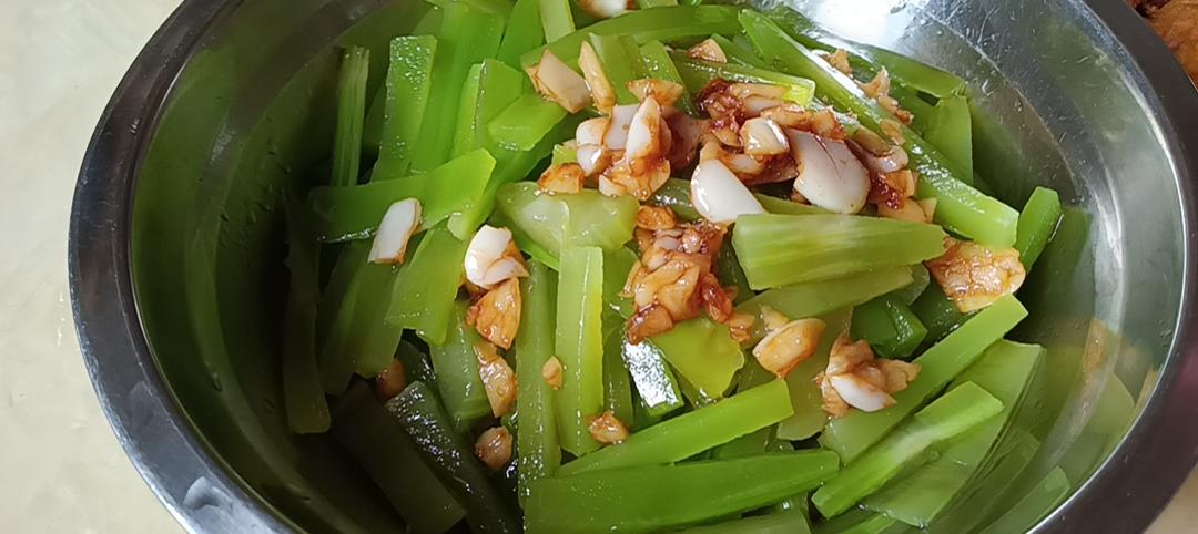 10分钟搞定的快手凉拌菜，清脆爽口的凉拌莴笋丝