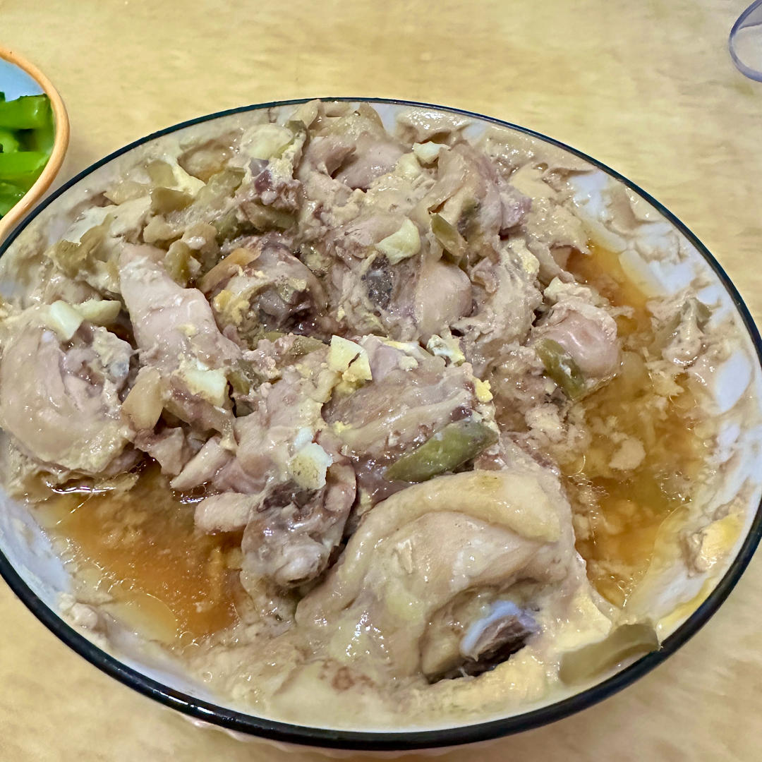 榨菜蒸鸡腿