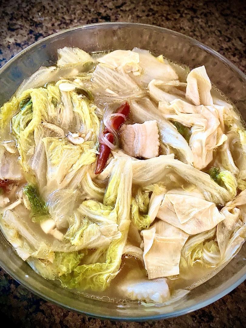 冻豆腐白菜炖五花肉