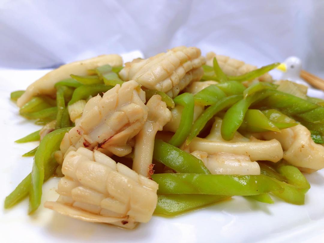 青椒炒鱿鱼的做法