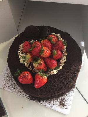 奥利奥草莓生日蛋糕的做法 步骤1