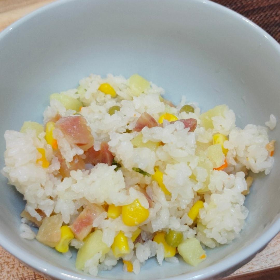 超快手的电饭锅腊肠焖饭