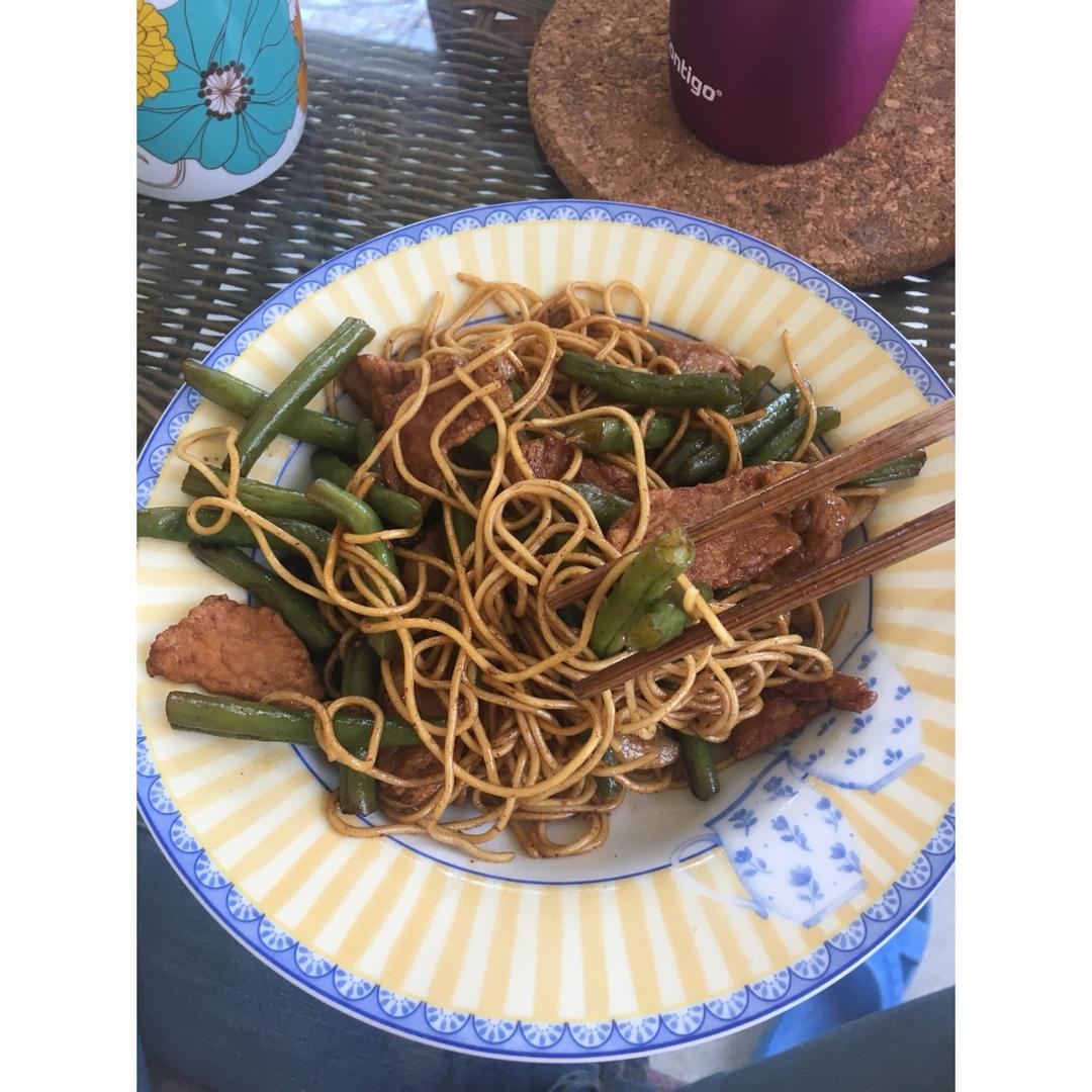 家常豆角焖面 Fried noodles with Bean