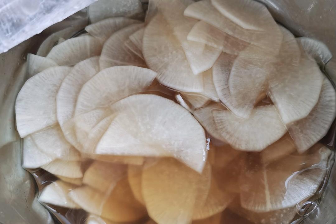 只需三样隔天就能吃的呛酸白萝卜