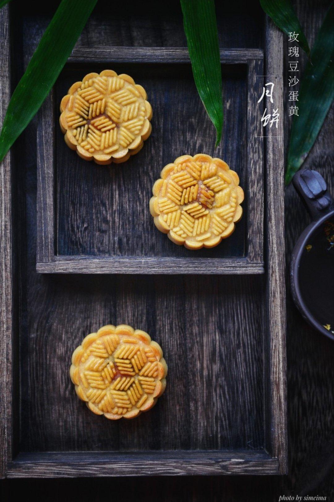 广式莲蓉（豆沙）蛋黄月饼（超详细步骤）