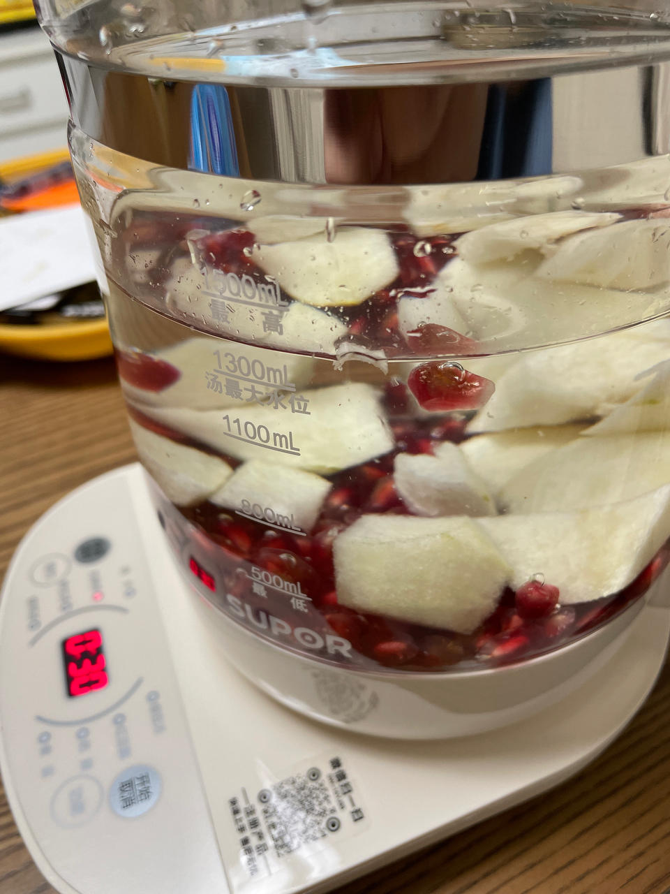 养生壶石榴雪梨果茶