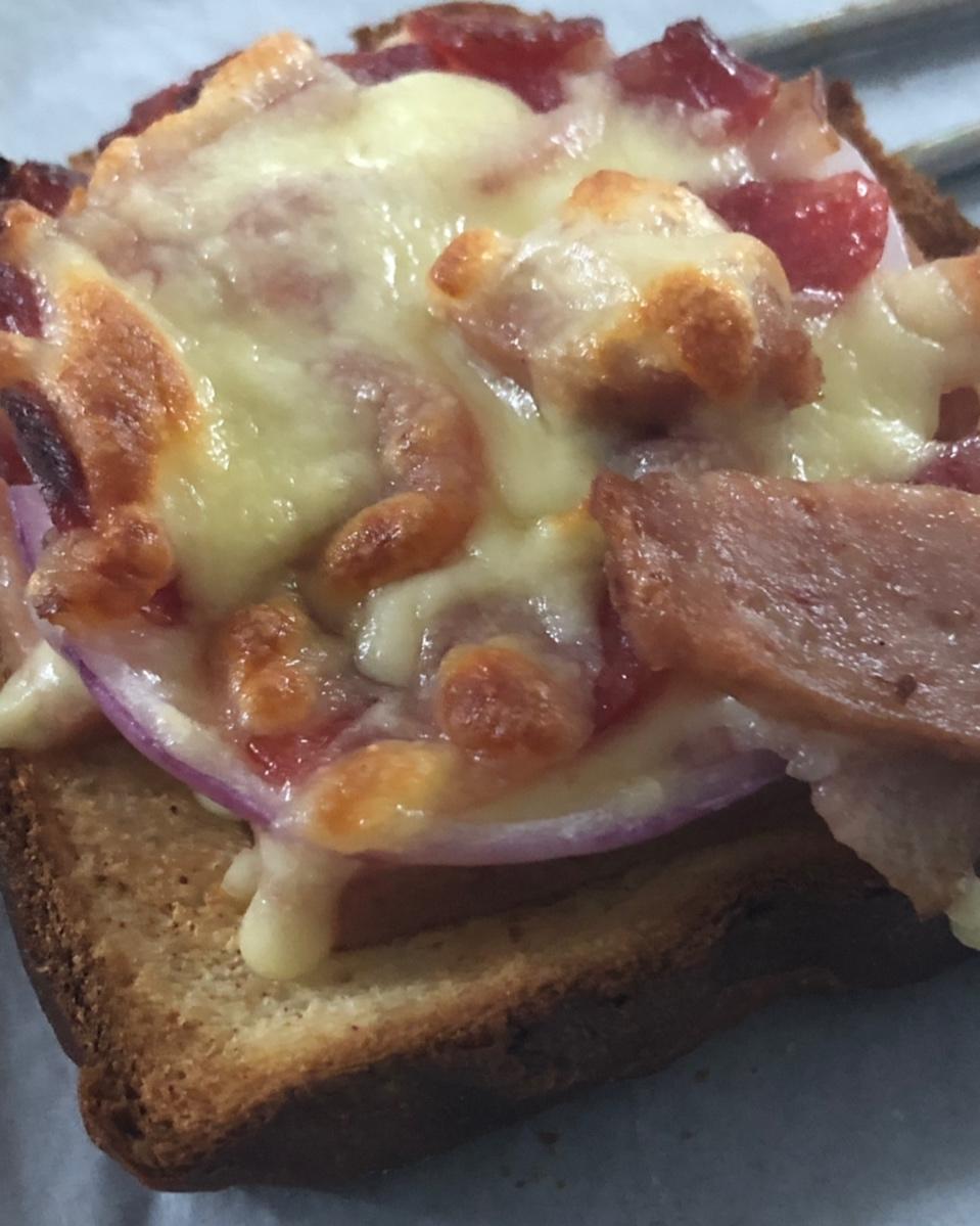 快手早餐～吐司披萨