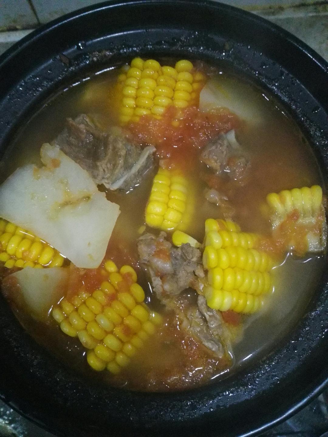 番茄土豆玉米排骨汤
