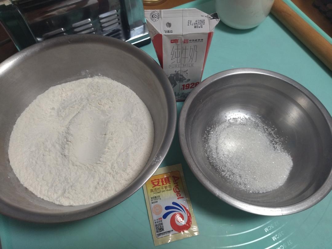 纯奶手撕吐司的做法 步骤1