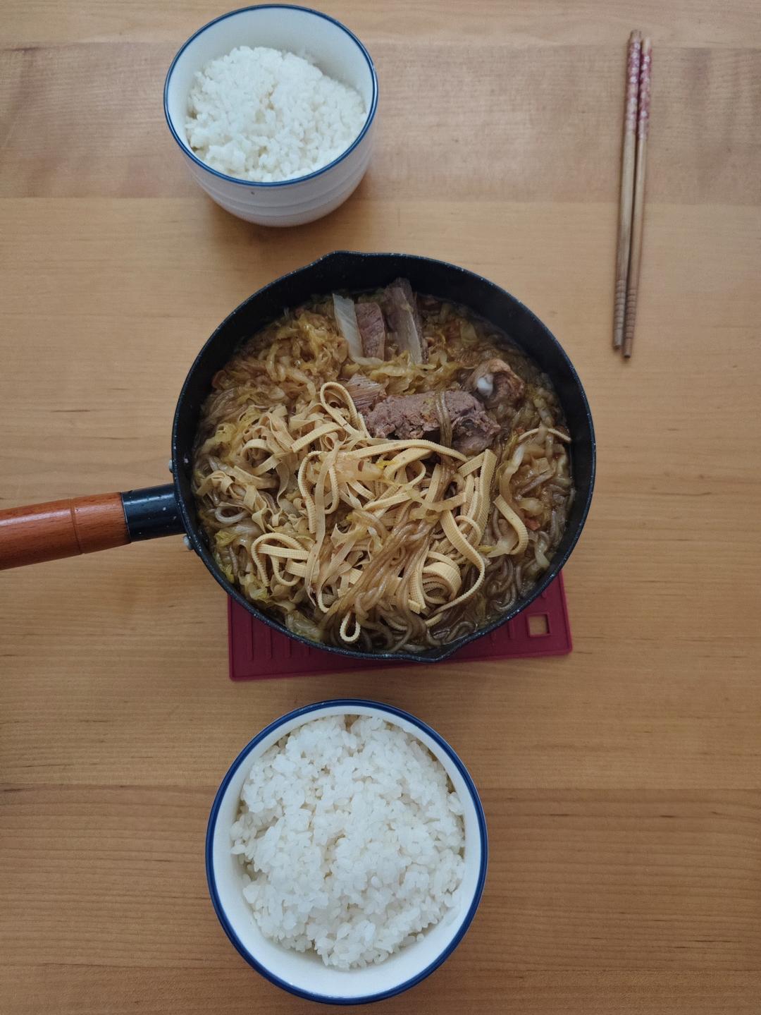 酸菜炖排骨的做法