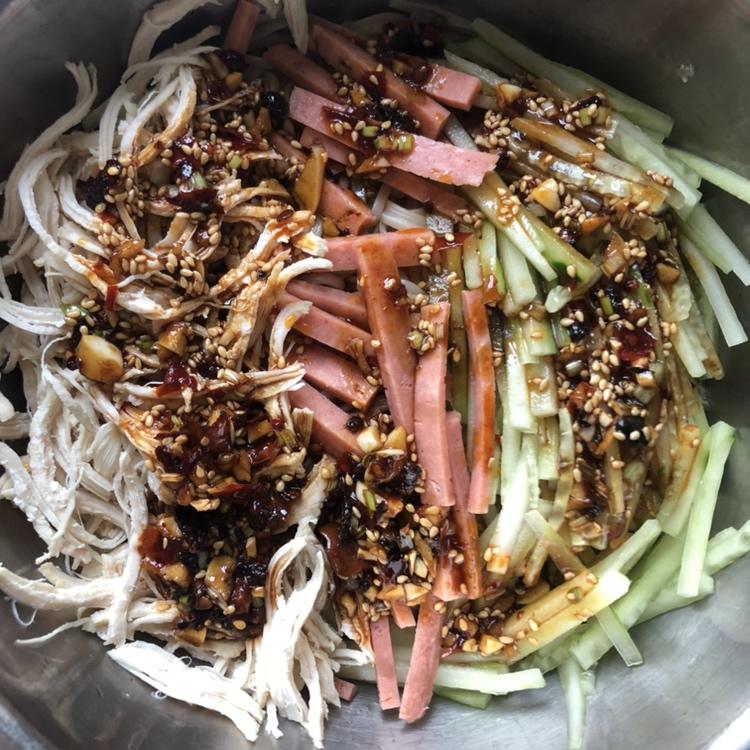 快手减脂餐❗️爆好吃的凉拌鸡丝荞麦面
