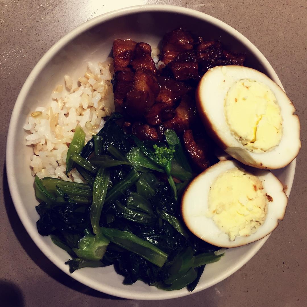 洋葱酥卤肉饭