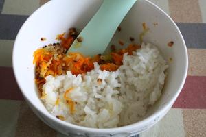 宝宝辅食：三文鱼杂蔬米饭小丸子的做法 步骤3