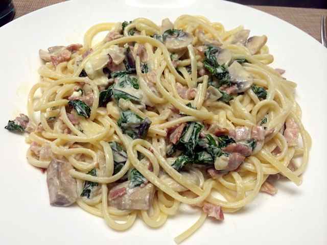 羽衣甘蓝培根干酪意大利面