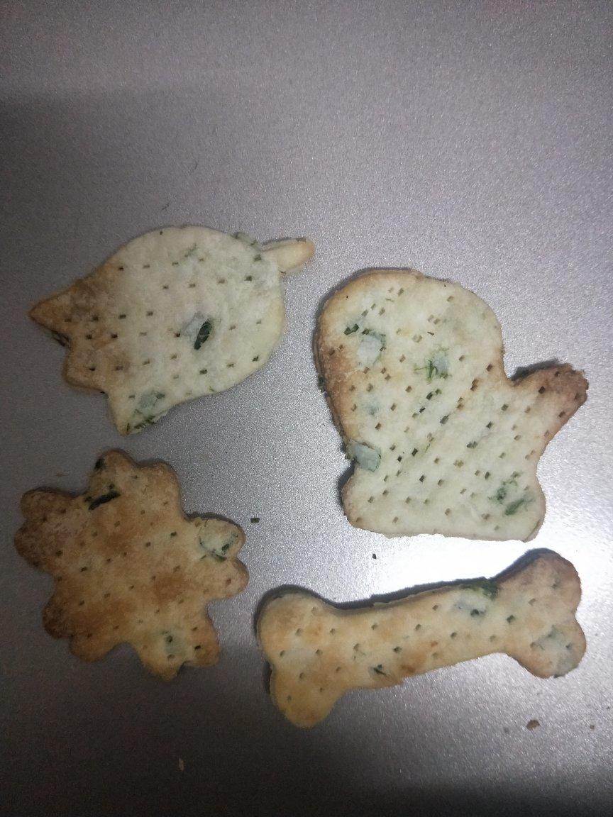 君之---纯天然打造的无比酥松---葱油香酥饼干（葱香苏打饼干）