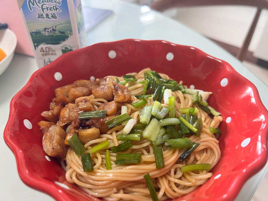 油渣肉拌面