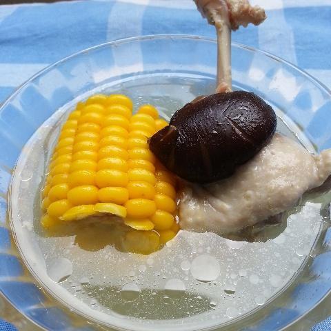 夏天清爽的汤！玉米香菇鸭腿汤的做法