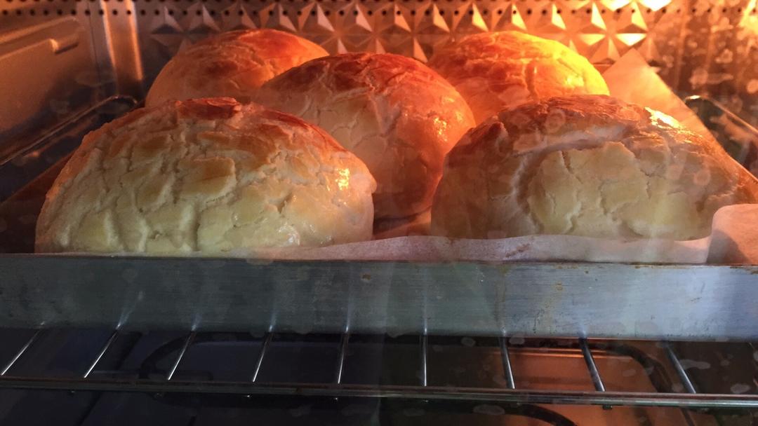 菠萝包（附10分钟手套膜和快速软面包做法）