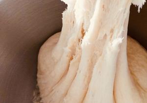 无黄油手撕北海道 面包机揉面 消灭淡奶油的做法 步骤3