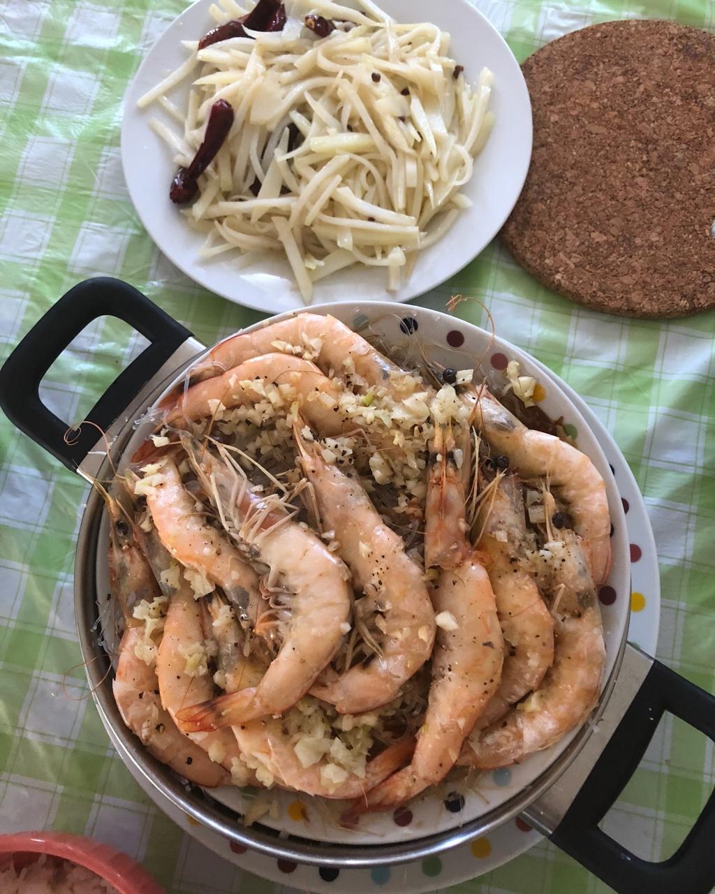 虾最美味的吃法必须是这个——蒜蓉蒸虾（多动图，孔瑶的食谱）