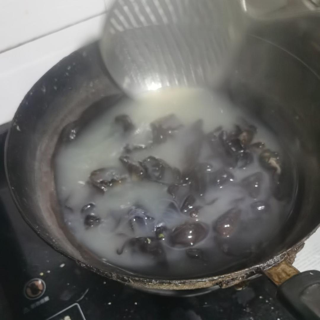 凉拌芹菜萝卜木耳粉丝的做法 步骤4