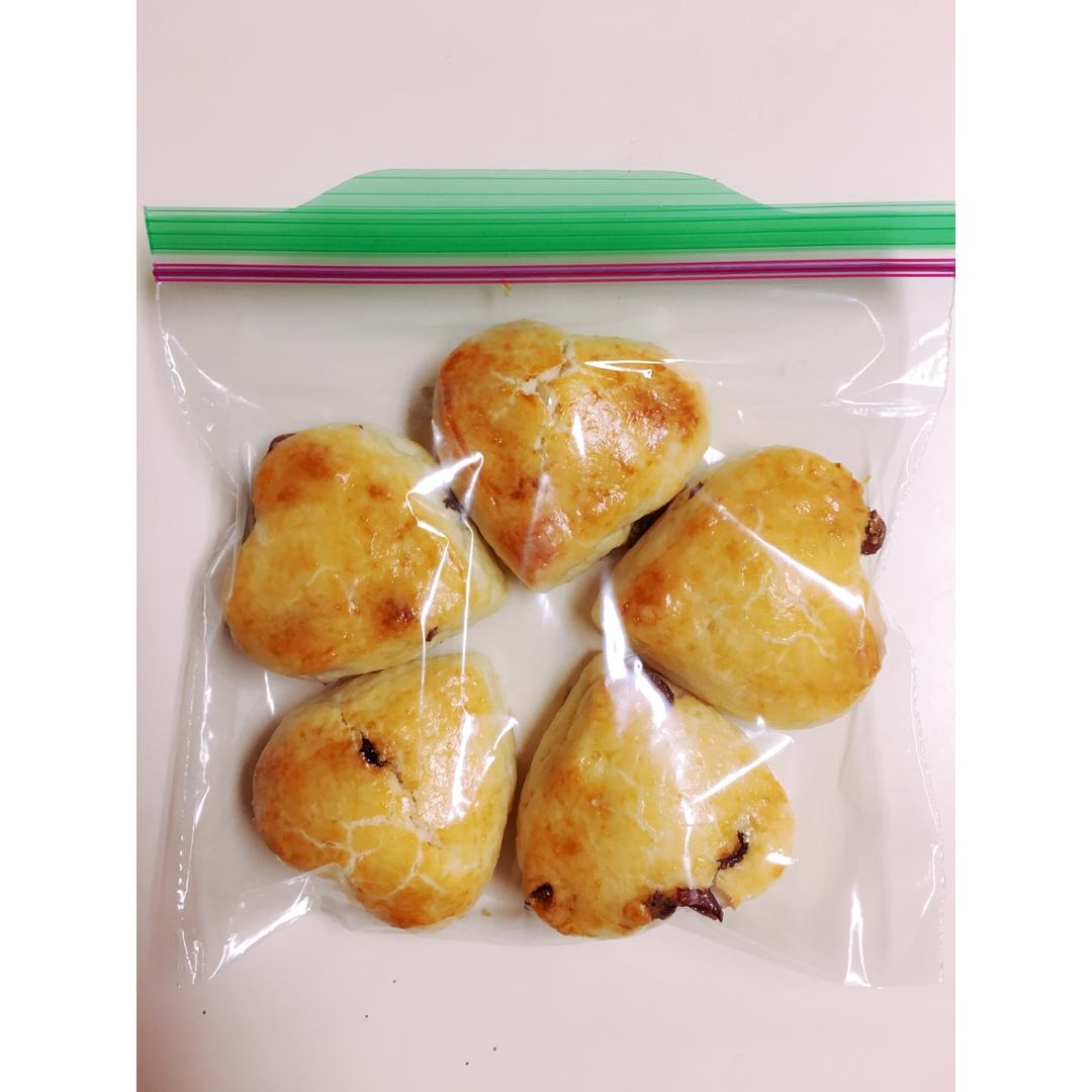 【视频】3分钟 奶油司康Scone(可能是世界上最快手的司康) 消耗淡奶油～