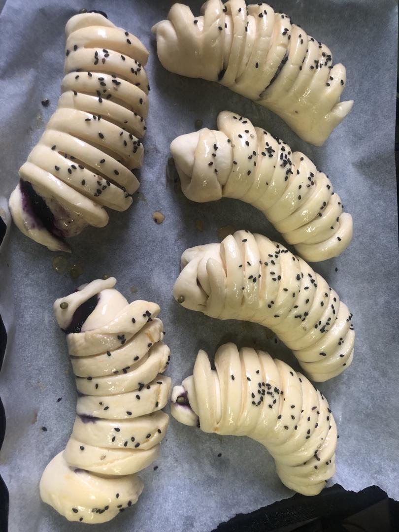 毛毛虫肉松面包