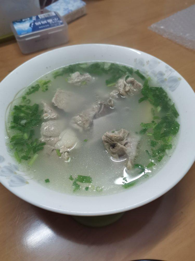 厨师长教你：“羊肉汤”的家常做法，天气冷了喝一口全身都暖暖的