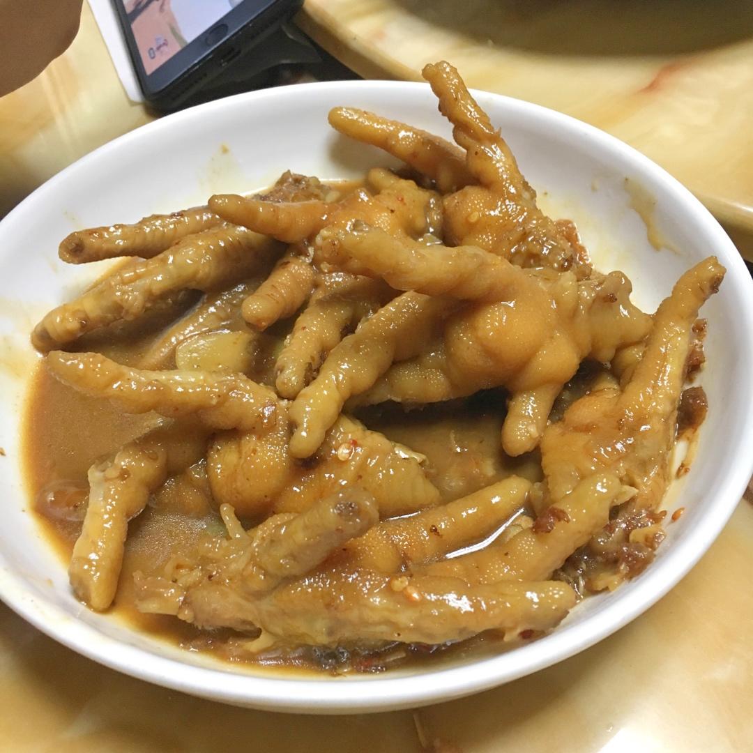 香辣过瘾的红烧酱香鸡爪，好吃到连骨头都不想放过