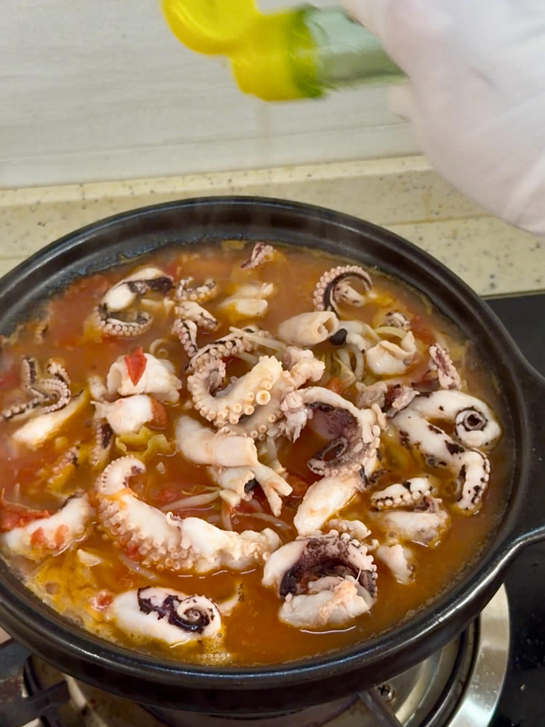 木姜子番茄真百搭 酸辣八爪鱼汤超开胃的~