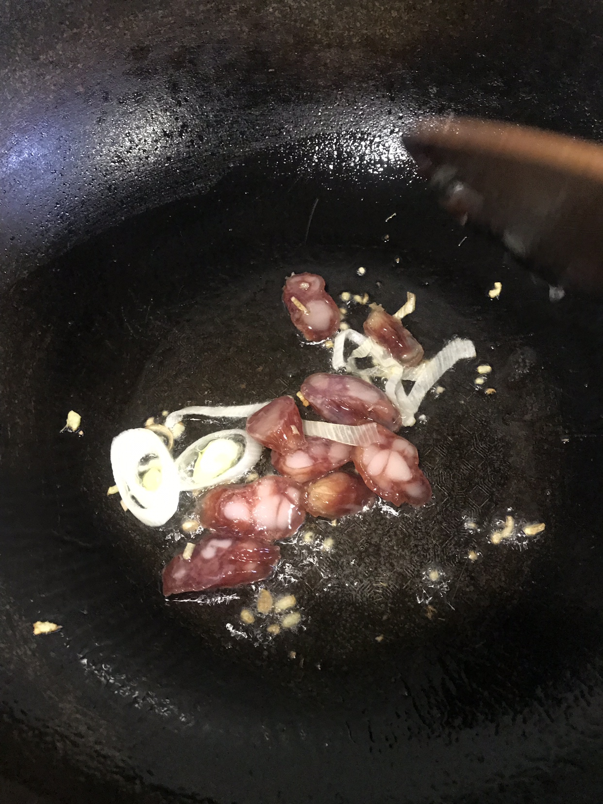 香菇香肠炒油菜的做法 步骤8