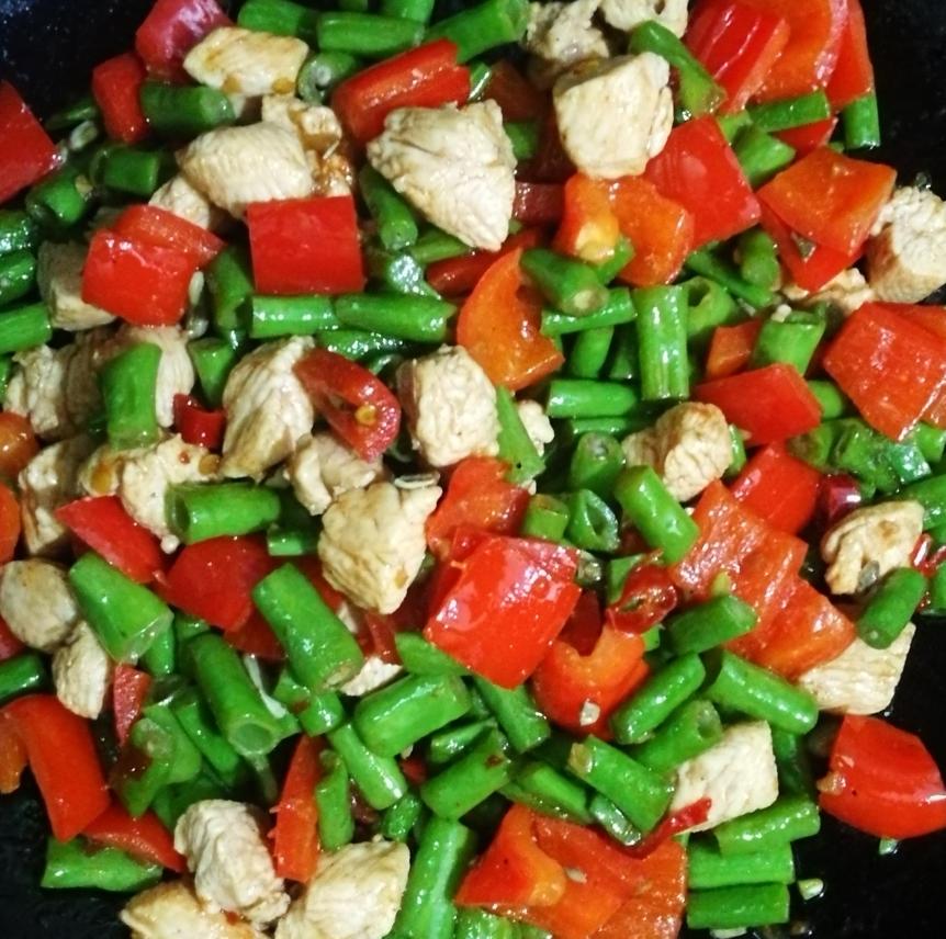 豆角辣炒鸡丁的做法