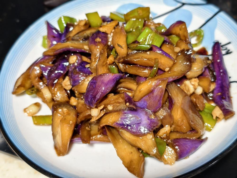 红烧茄子（佐西红柿尖椒）