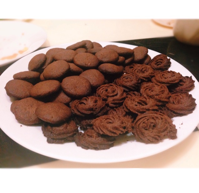 挤花毫无压力的巧克力曲奇