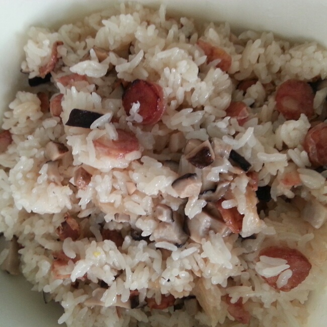 电饭锅版香菇腊肠饭